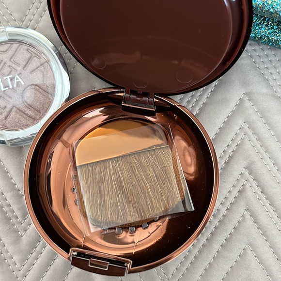 Assorted makeup items!! Eyeshadow, Powder, Bronzer, etc! - Picture 3 of 16